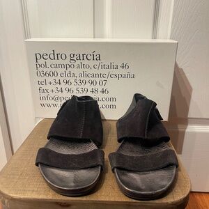 Pedro garcia Size 37 black suede sandals